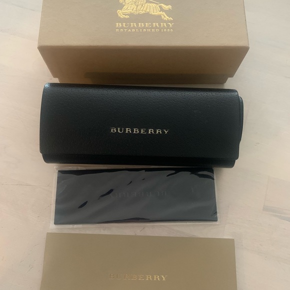 BURBERRY SUNGLASSES CASE - Picture 6 of 9